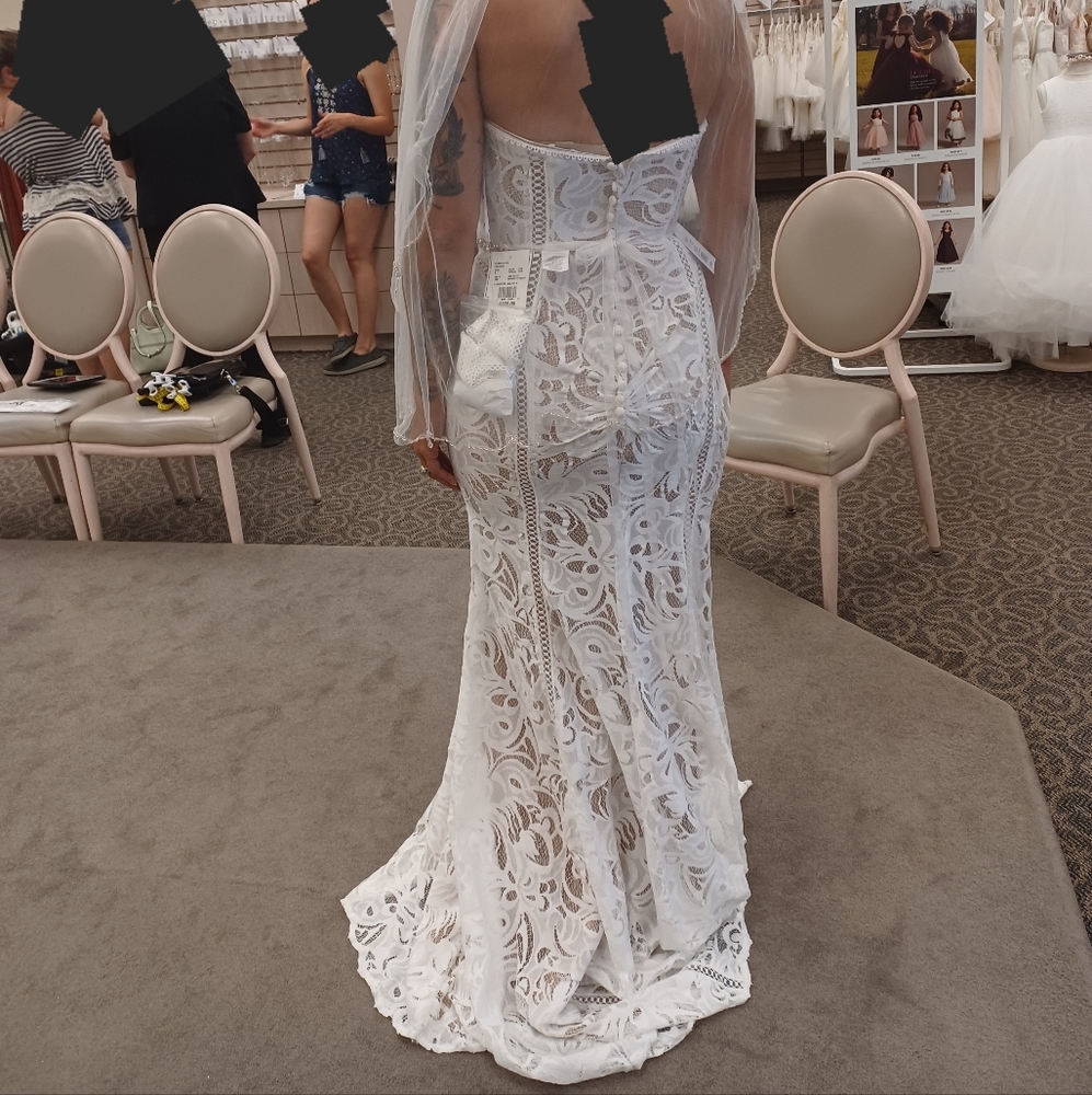 Wedding dress size 4 brand new with tags